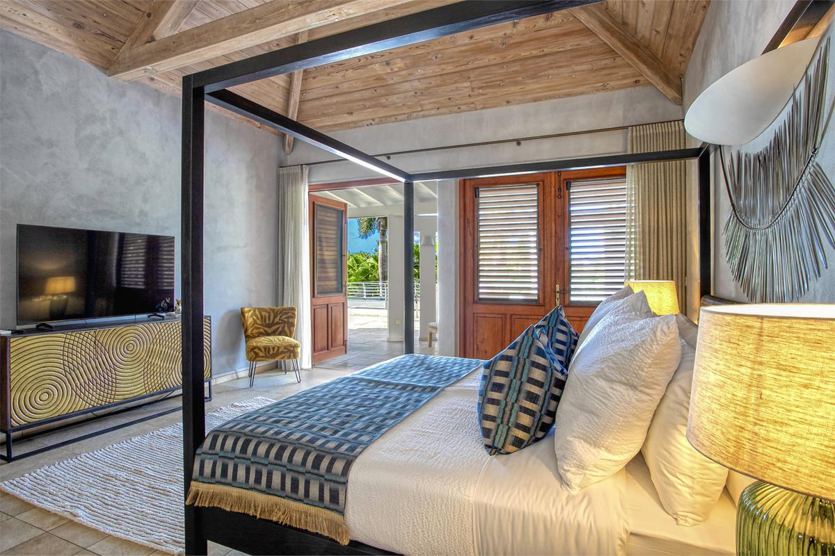 19-LesPalmiersBleus_Bedroom1_Location villa avec piscine terres basses saint martin